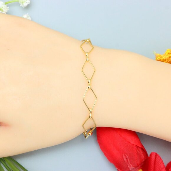 "Elegant & Trendy Bracelet, A Perfect Gift for Women, Thoughtful, EVCH1845 - Picture 1 of 10
